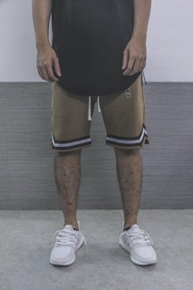 Quần short V line