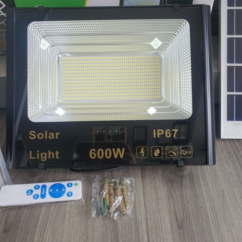 Đèn măng lượng mặt trời, đèn pha nhôm led năng lượng mặt trời GM- PL600