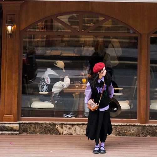 Set Áo Len Không Tay Họa Tiết Hoa Và Áo Sơ Mi Dáng Rộng Phong Cách Ngọt Ngào Cho Nữ