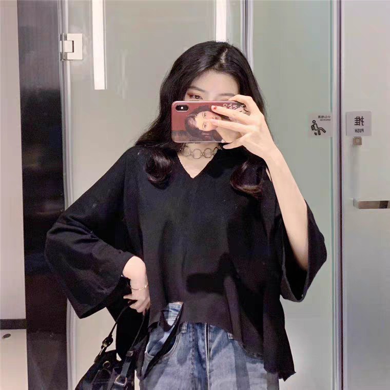 ÁO CROPTOP TRƠN CỔ V RÁCH BASIC