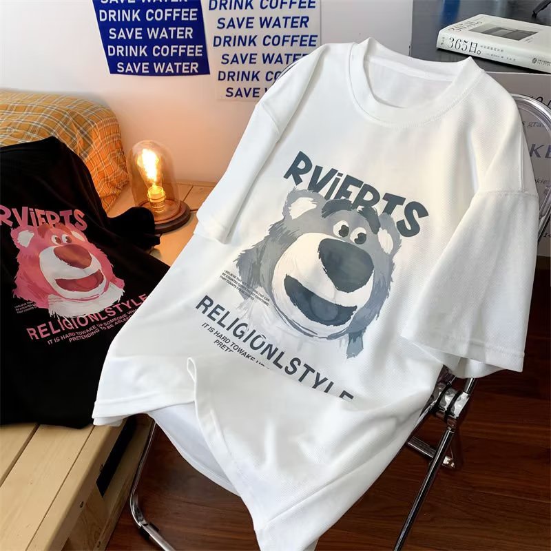 Áo Thun Tay Ngắn Dáng Rộng Mềm Mại Thoải Mái In Hình Gấu Và Dâu Tây Cho Nam