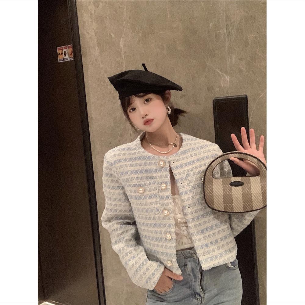 Pearl buckle Xiaoxiangfeng coat women's 2022 Spring and Autumn New French Design Minority loose short style blouse
