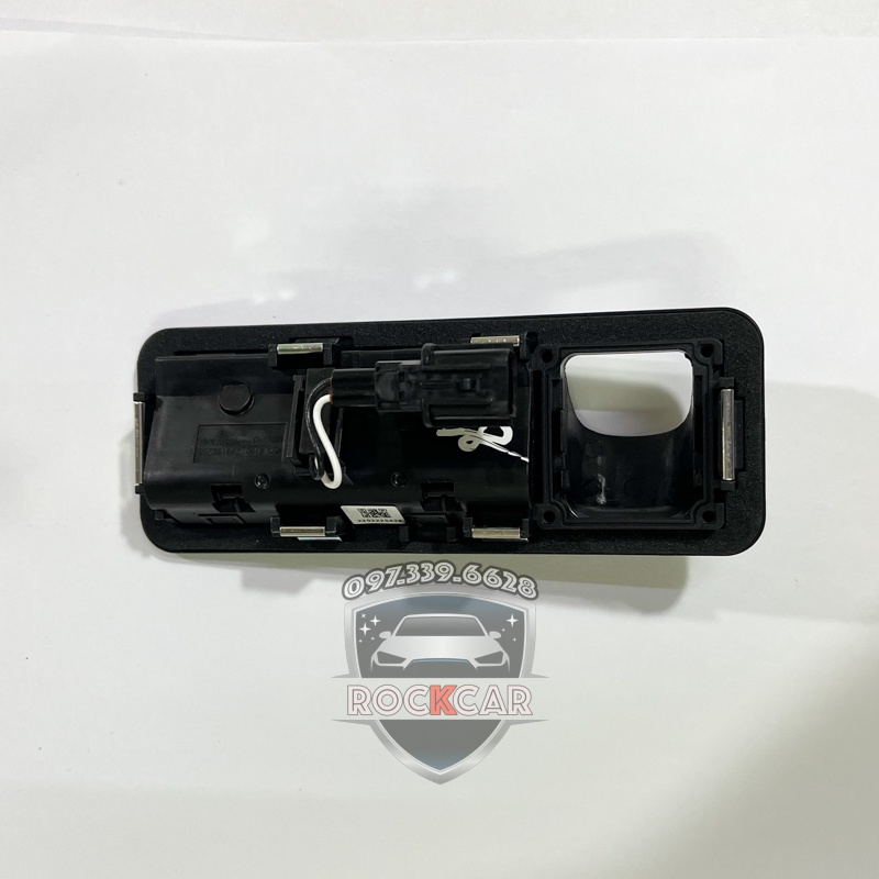 Công tắc mở cốp xe Hyundai Accent & Hyundai Elantra, nhập khẩu chính hãng từ Hyundai Mobis Hàn Quốc