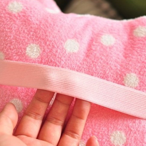 Gối tựa đầu hình hello kitty xinh xắn dành cho xe hơi