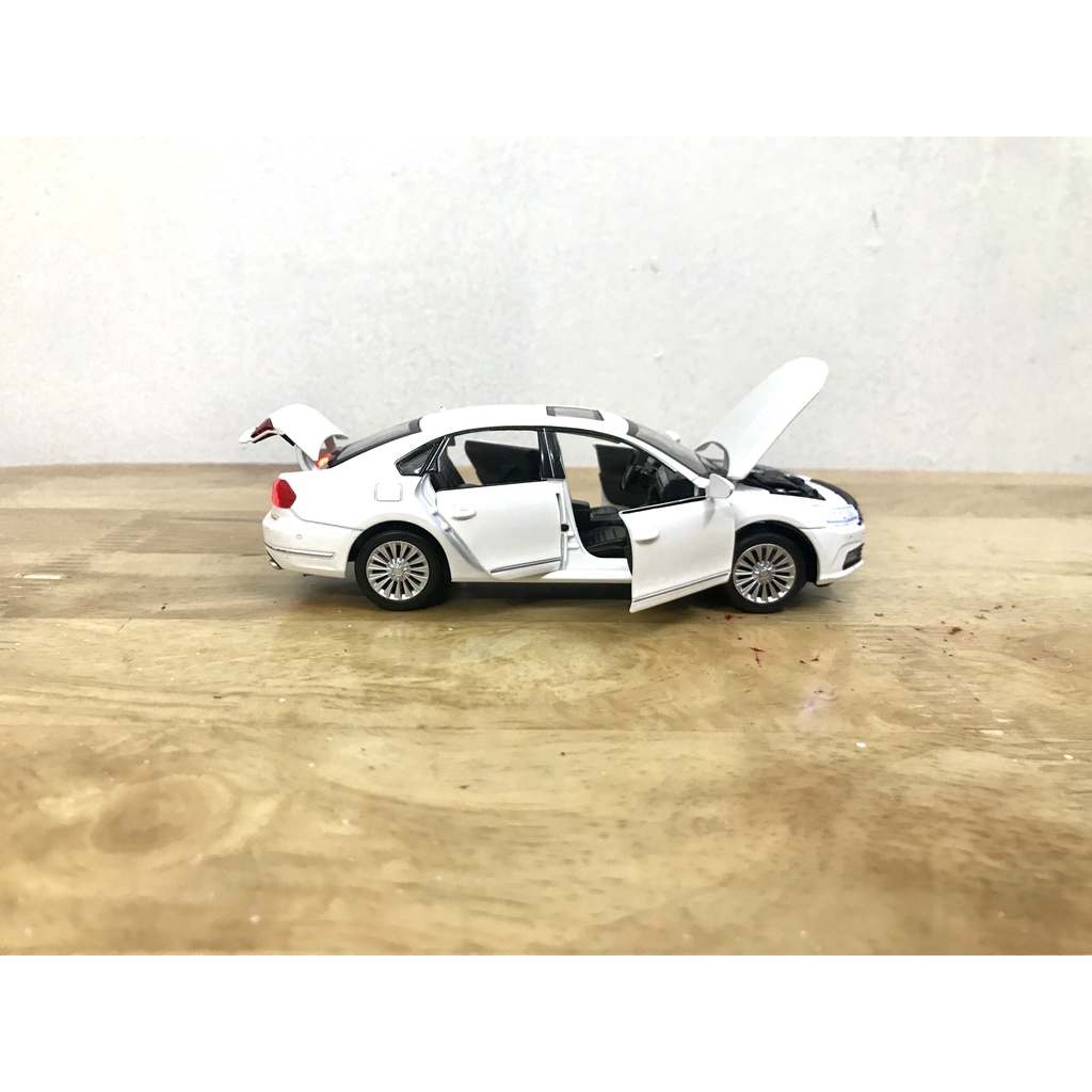 Mô hình xe Volkswagen Passat _ Tỷ lệ 1:32