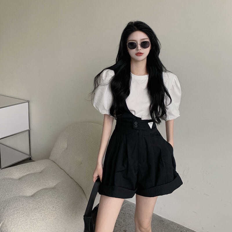 Set Áo Thun Trắng + Quần Short Lưng Cao Ống Rộng Thiết Kế Mới Thời Trang Mùa Hè Cho Nữ