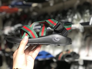 Dép chaco kẻ guci