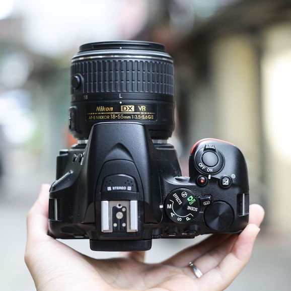 Bộ máy ảnh Nikon D5500 kèm ống kính AF-S NIKKOR 18-55mm F3.5-5.6 VR II