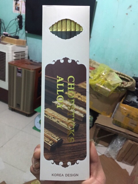 𝐅𝐑𝐄𝐄 𝐒𝐇𝐈𝐏   hộp 10 vỉ đũa ăn  mạ vàng cao cấp