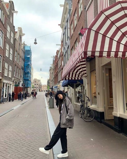 Sẵn Áo nỉ kéo khoá zip có mũ xám Jennie Lisa