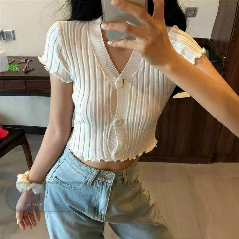 1124A17MC Áo kiểu nữ tay ngắn cổ tim vải len gân cài 3 nút to lạ mắt và gợi cảm