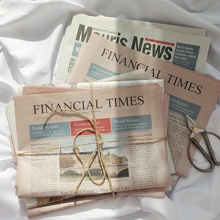 Set tờ báo nước ngoài chụp ảnh