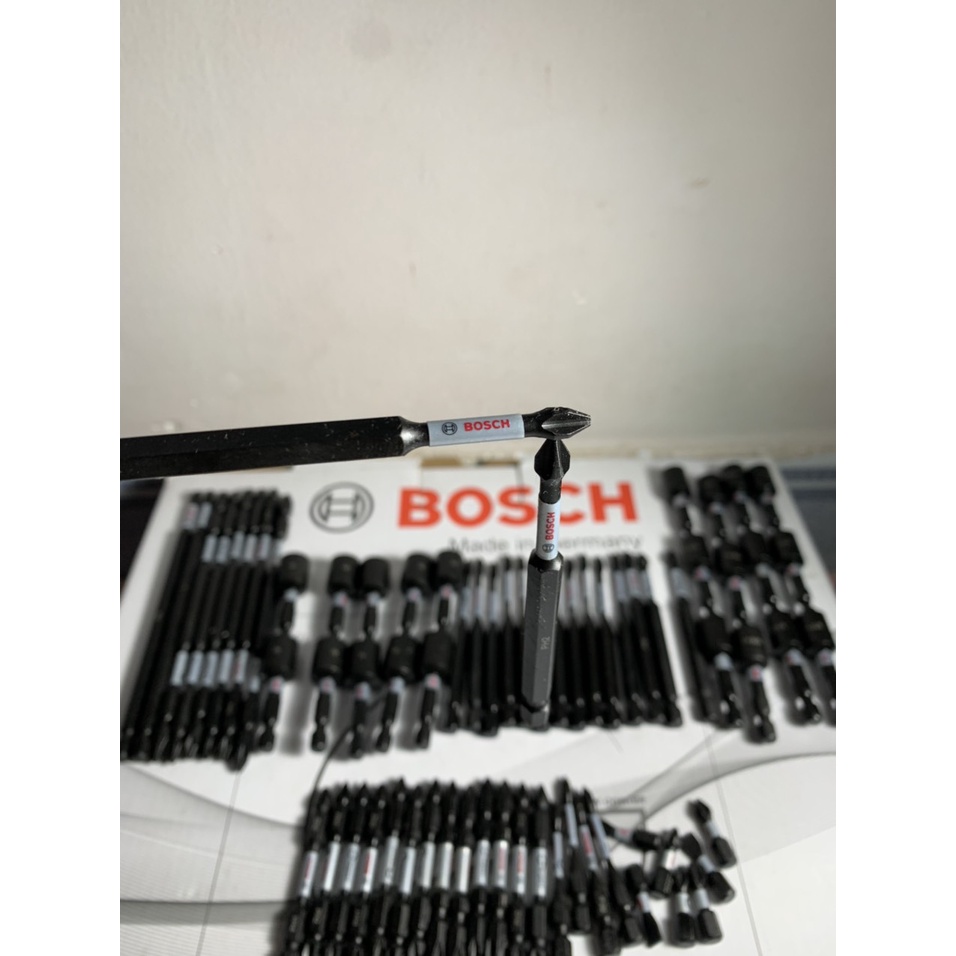 Một mũi vít Bosch PH2 dài 150mm chính hãng có từ