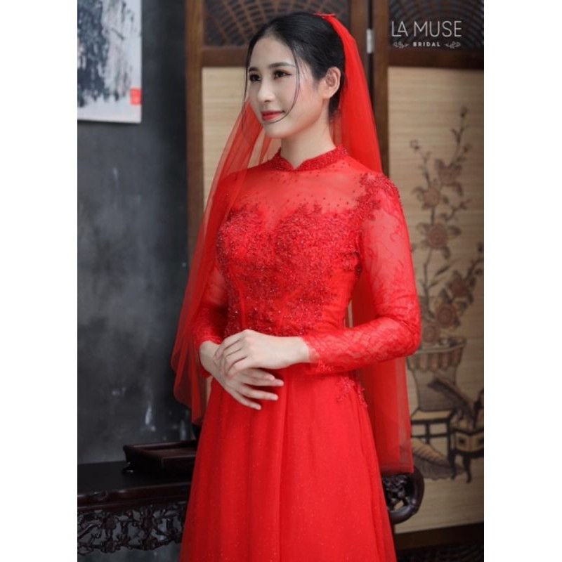 Lúp đỏ cài tóc cô dâu