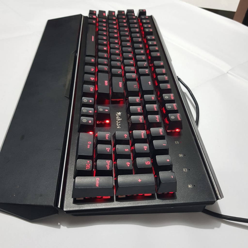 Bàn phím cơ Tailun KG006 bản có kê tay hàng thanh lý còn tốt