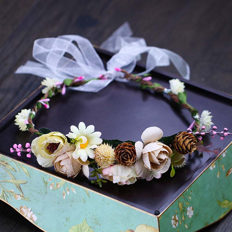 Vòng hoa đội đầu thời trang xinh xắn cho cô dâu