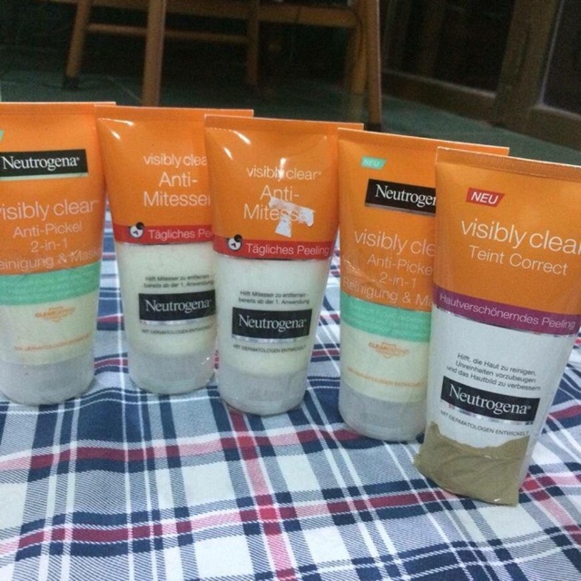 Sữa rửa mặt Neutrogena