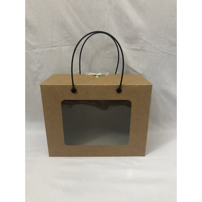 Hộp giấy gấp mặt kiếng có quai xách kích thước 20 x 26 x 12.2cm/hộp