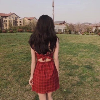 Đầm 2 dây kẻ đỏ thắt nơ hở lưng