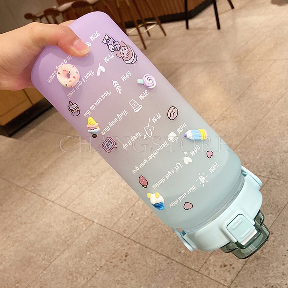 Bình Nước 2 Lít Có Vạch Kẻ Chia Giờ Cho Mỗi Ngày Kèm Ống Hút Tiện Lợi