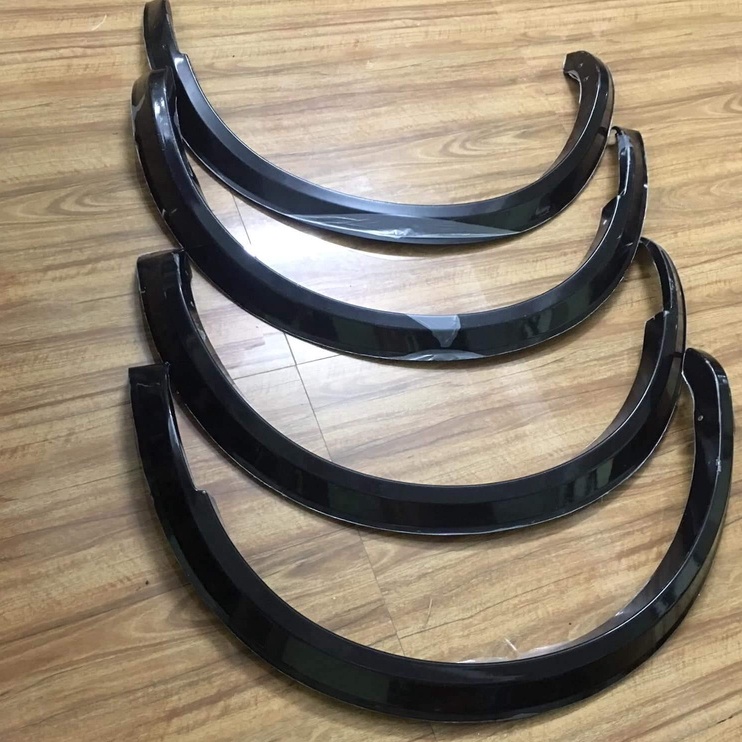 Cua Lốp Nissan Navara Np 300 Mẫu Nhỏ Đen Trơn 2021-2021