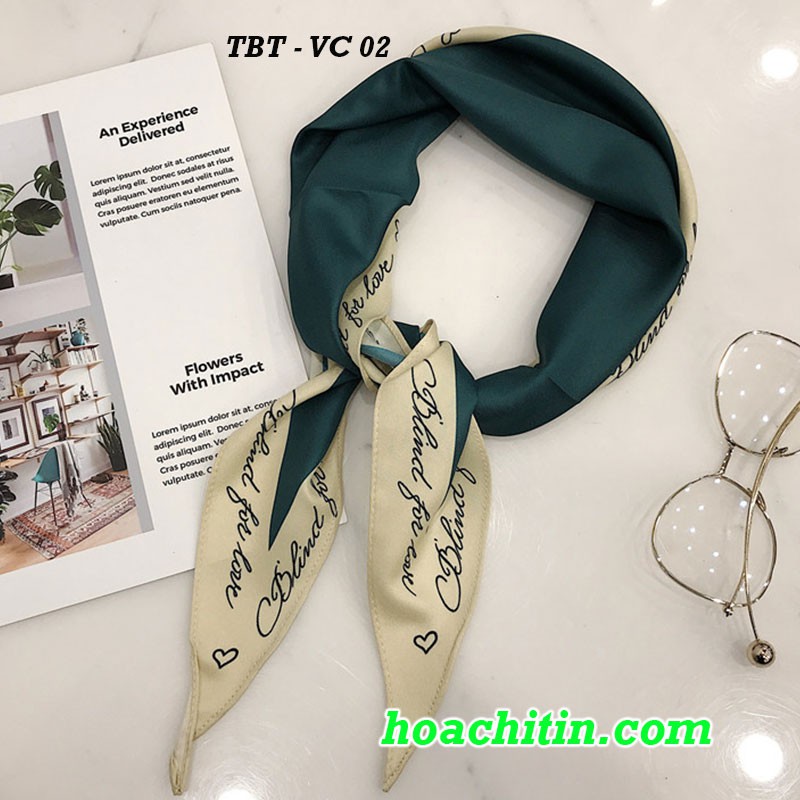 KHĂN TURBAN THẮT NƠ HÌNH THOI MẪU VIỀN CHỮ XANH CỔ VỊT 02