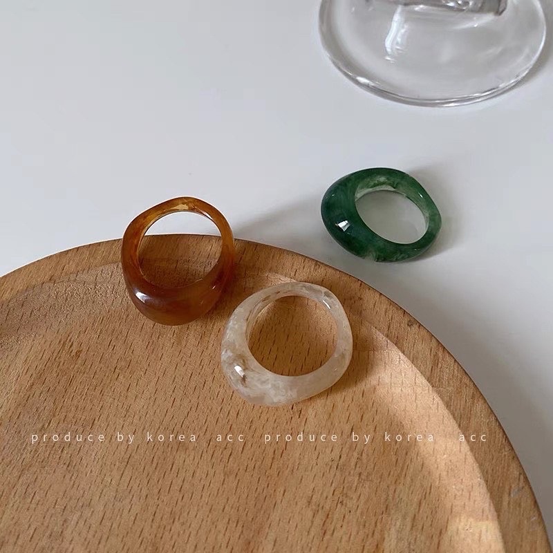 Nhẫn vintage nhựa
