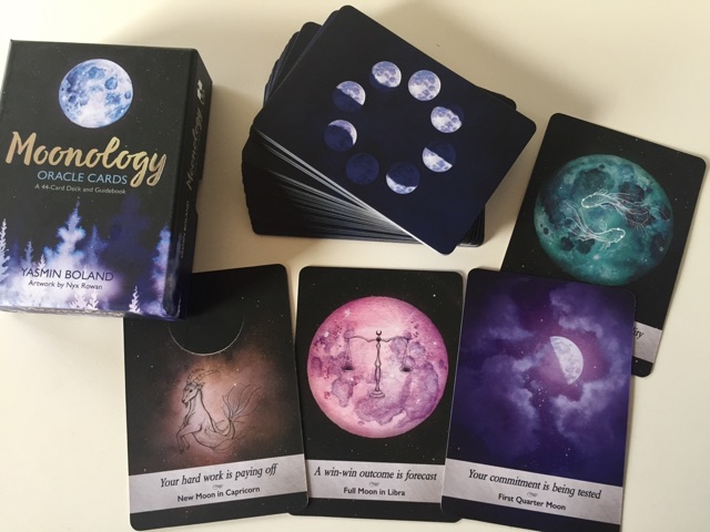 Bộ bài Moonology Oracle Cards: A 44-Card Moon Astrology Oracle Deck NXB Hay House - Yasmin Boland