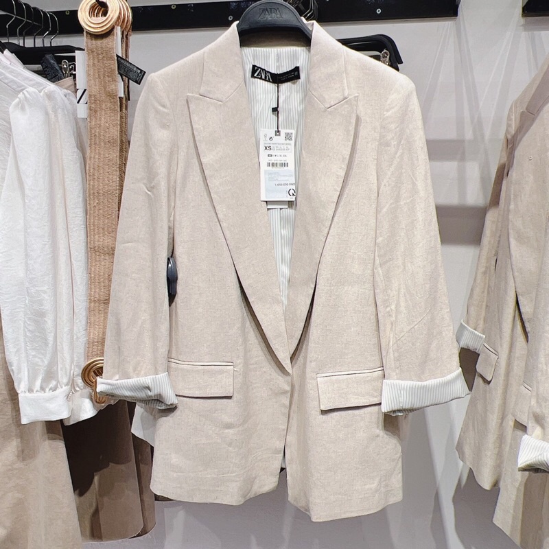 VEST TRẮNG SỮA 2 LỚP ĐỆM VAI