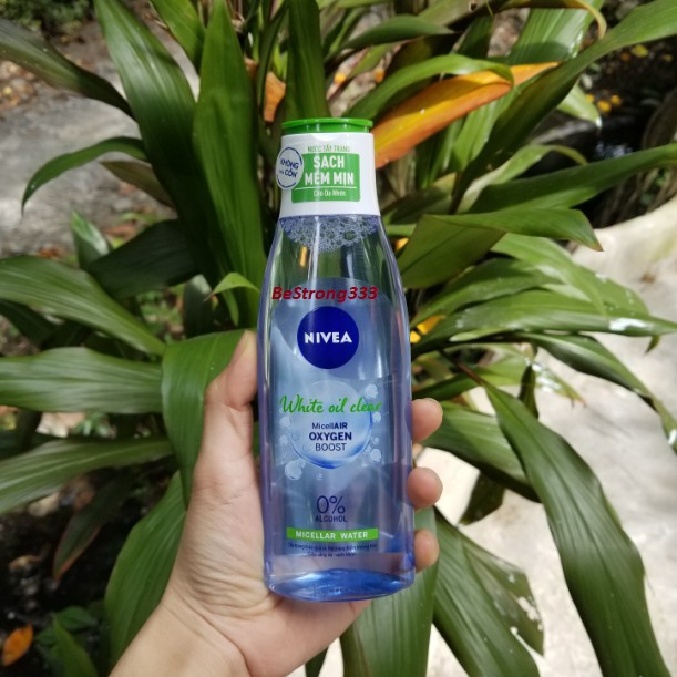 Nước tẩy trang Nivea cho da nhờn White oil control Makeup Clear Micellar Water (200ml)