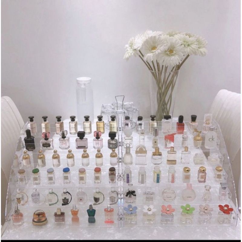 Kệ trưng bày nước hoa, sơn móng tay
