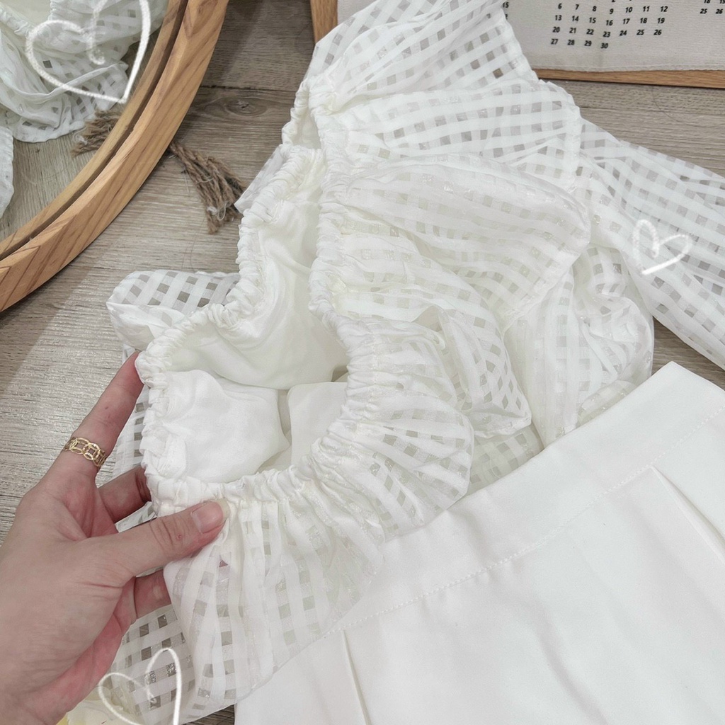 Set áo bèo lệch vai kèm chân váy  trắng trẻ trung, nữ tính