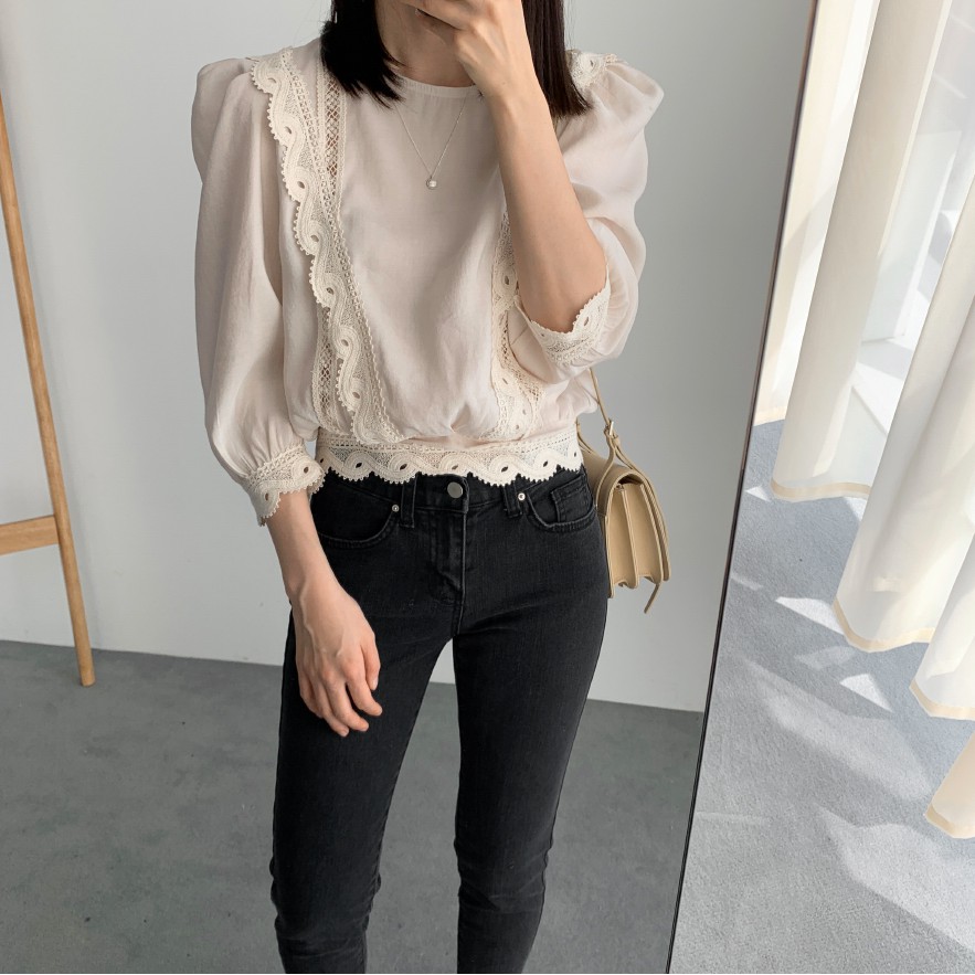 Áo Thun Tay Dài Cổ Tròn Phối Ren Hoa 33464