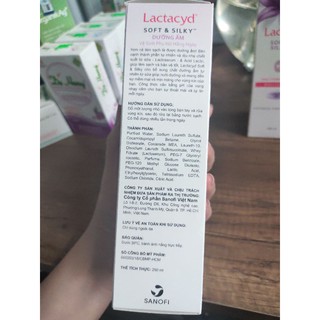 Dung dich vệ sinh phụ nữ Lactacyd  soft & Silky