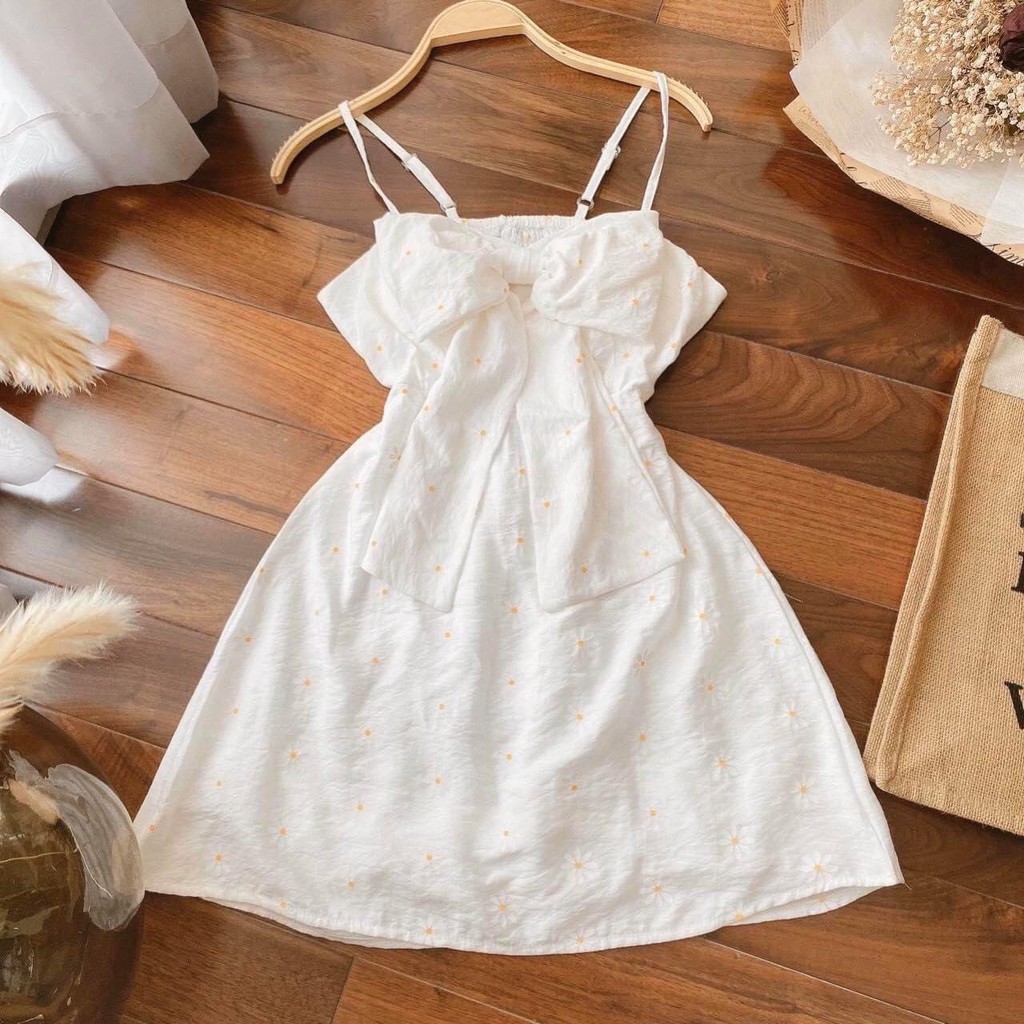 Đầm hai dây voan in hoa cúc kín áo tinh khôi TTSA0342