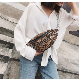 Túi đeo chéo hoạ tiết da báo