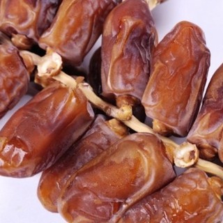 Quả chà là khô nguyên cành hộp 500gr