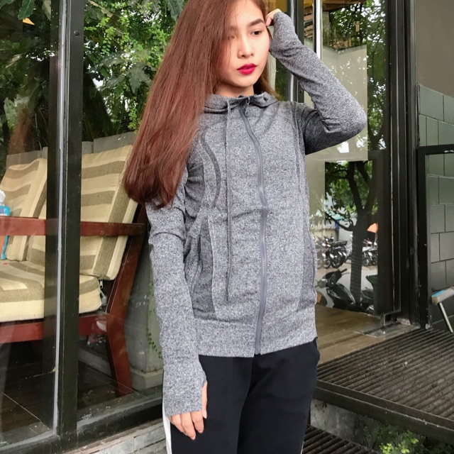 áo khoác thun xám thể thao