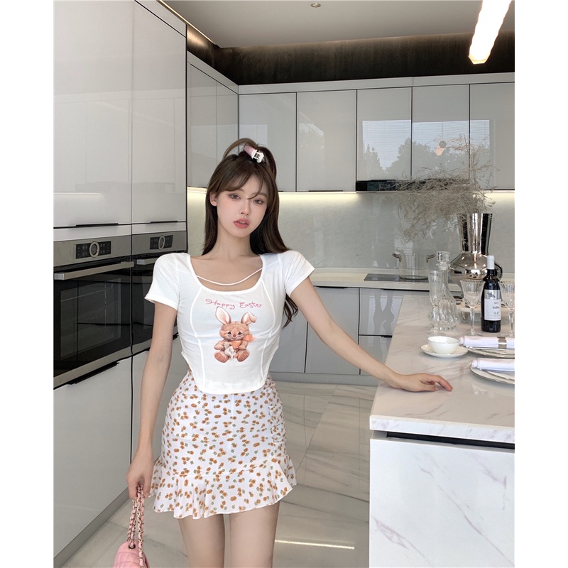 Áo Thun Ngắn Tay Cổ Chữ U Và Chân Váy Hoa Thời Trang Nữ Tính