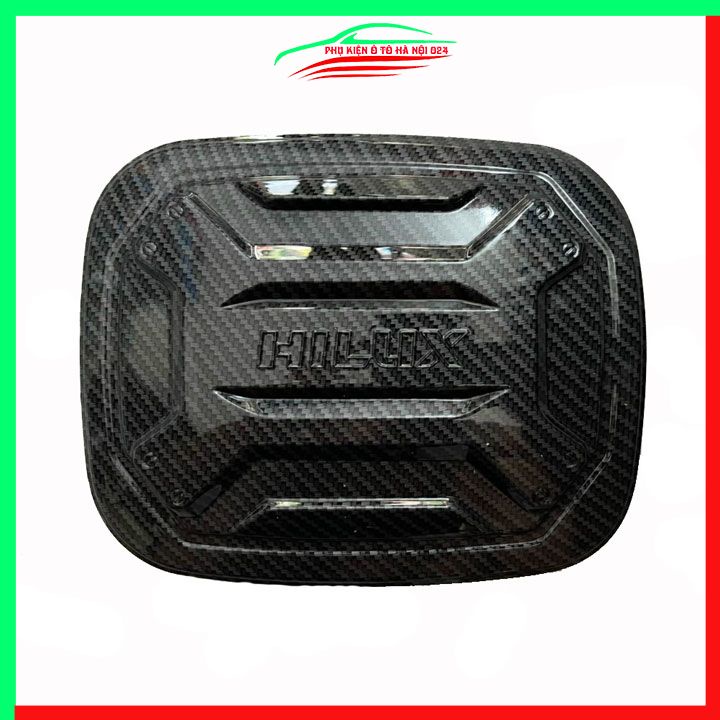 Ốp nắp xăng Hilux 2016-2024 vân cacbon bảo vệ chống trầy trang trí ô tô