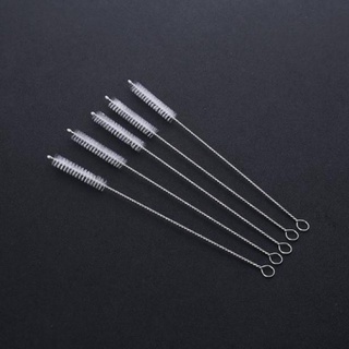 Cọ ống hút bình tập uống nước.