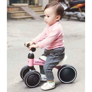 Xe cân bằng cho bé yêu