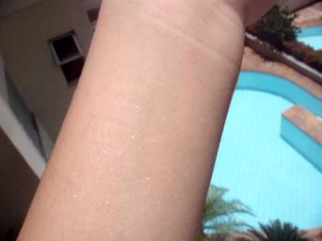 Xịt thơm tông nước hoa nhũ kim tuyến Bath & Body Works - Warm Vanilla Sugar - Diamond Shimmer Mist 146mL | BigBuy360 - bigbuy360.vn