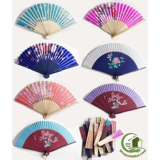 Quạt vải lụa in hoa 3D - quạt dài 21cm - loại dày tốt - giao màu ngẫu nhiên