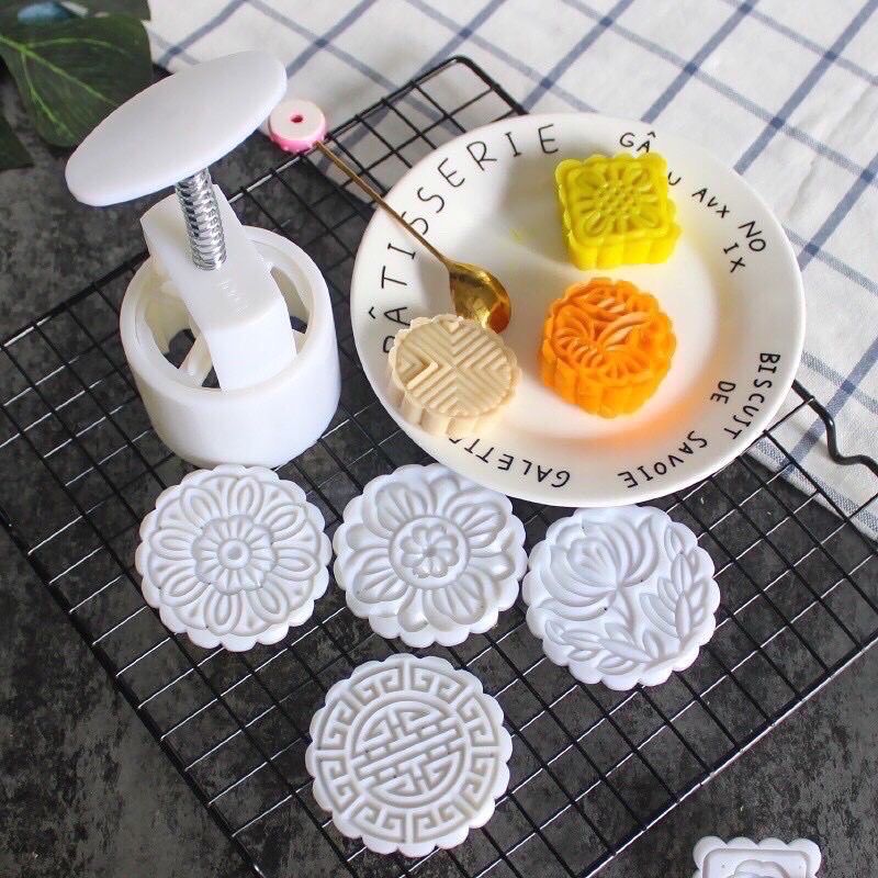 Bộ khuân làm bánh trung thu 125g tặng kèm 6 mặt hoa