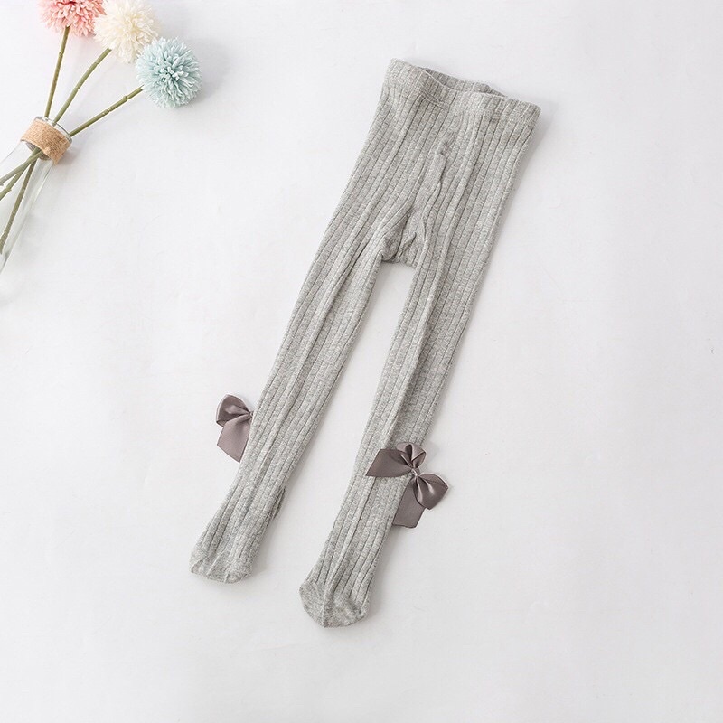 Quần tất đính nơ cho bé