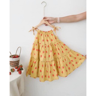 Váy yếm dâu cho bé gái