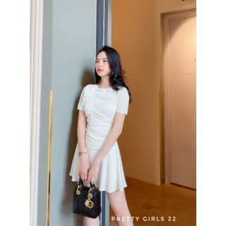 ĐẦM TRẮNG ĐUÔI CÁ NHÚN THÂN