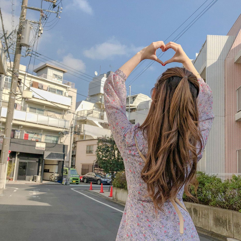 Đầm tay dài cổ chữ V họa tiết hoa nhí nữ tính