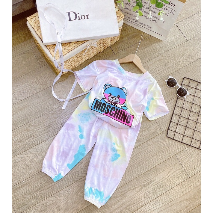 Bộ MOSCHINO Loang Bo Gấu Chun Bé Gái Size 18-30kg